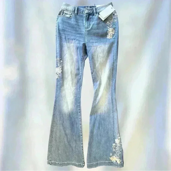 Miss Me High-Rise Flare w Floral Embroidery #H38519H, size 25, 34” inseam, NWT - Picture 5 of 12